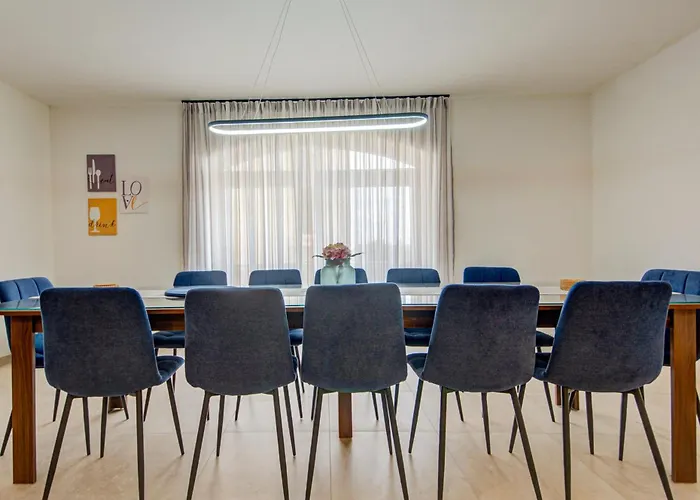 Ilwien With A Private Rooftop Lounge Area And Pool بيت للعطل Xagħra